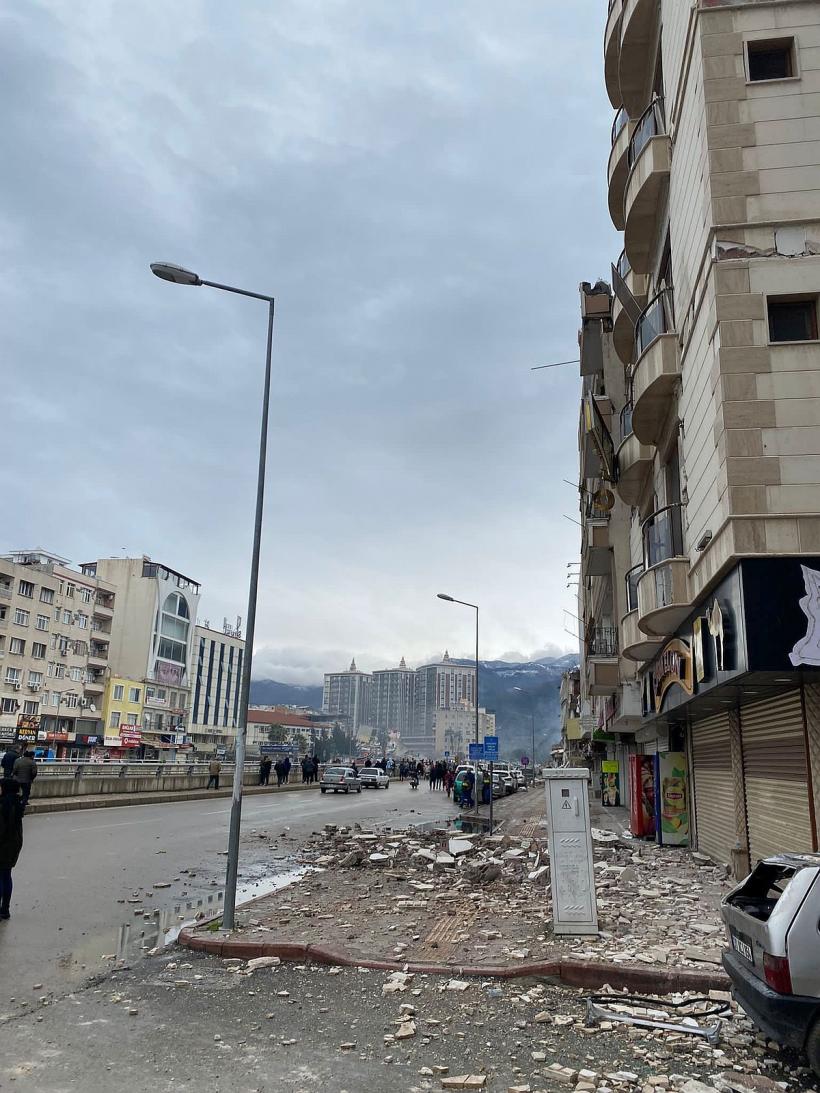 „Spuneți lumii întregi că avem nevoie de ajutoare, vă rugăm!”  18824650