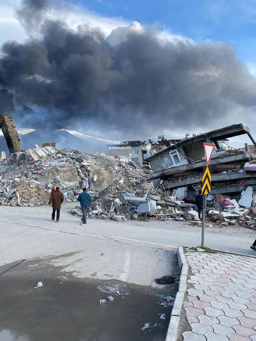 „Spuneți lumii întregi că avem nevoie de ajutoare, vă rugăm!”  18824652