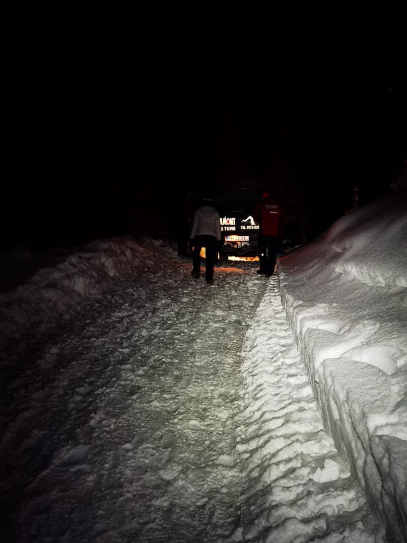 Turistă din Elveția, rătăcită în Munții Bucegi. Femeia a umblat ore întregi prin zăpada până la genunchi 18825094