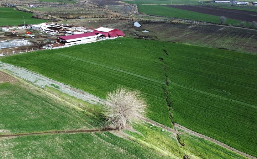 Cum arată falia lăsată în urmă de cutremurul din Turcia 18825081