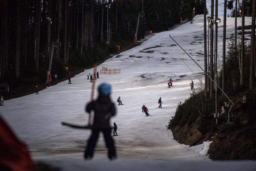 O turistă aflată la schi s-a accidentat și a fost transportată cu un elicopter SMURD
