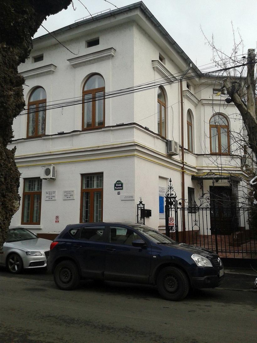 Adrian Maniu, poetul arlechin care semnaliza stânga și făcea la dreapta 18825786