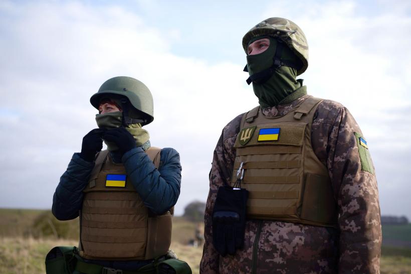 Armata ucraineană se antrenează în Regatul Unit să lupte „pe model vestic” 