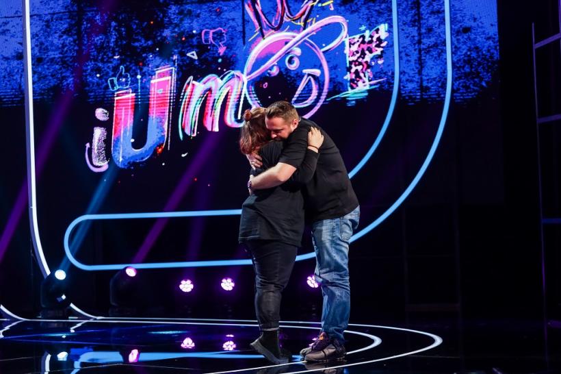 Jurații iUmor, emoționați de momentul unei concurente care a supraviețuit după ce a căzut de la etajul 8 al unui bloc. Cătălin Bordea: „Am văzut-o la știri! Mi-era greu să cred că este în fața mea“ 18825894