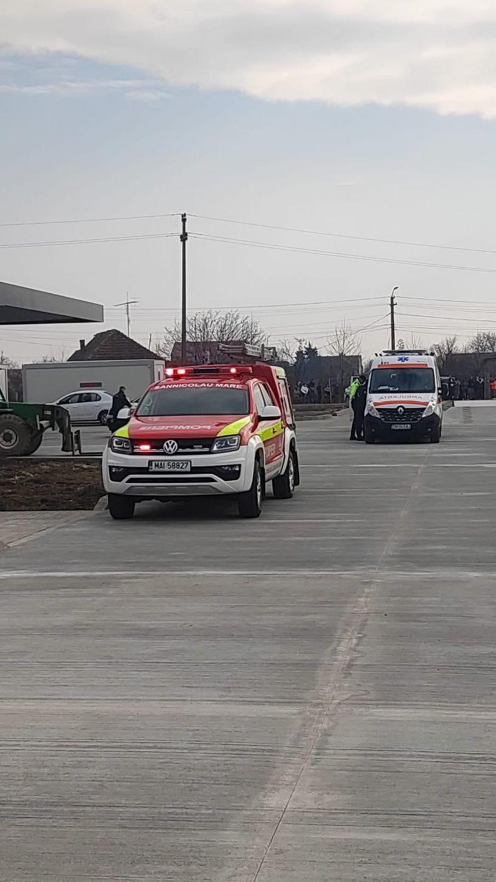 Accident de muncă în Timiș. Patru muncitori au căzut de la șase metri înălțime. Unul a fost transportat cu elicopterul SMURD la spital 18826130