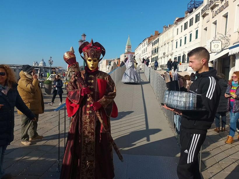 Cât te costă Veneția, în timpul carnavalului 18825955