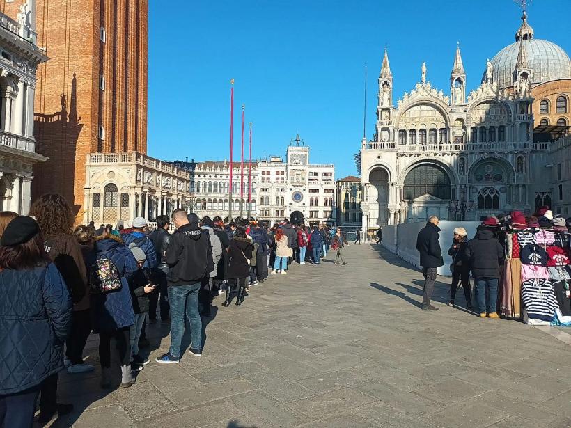 Cât te costă Veneția, în timpul carnavalului 18825956