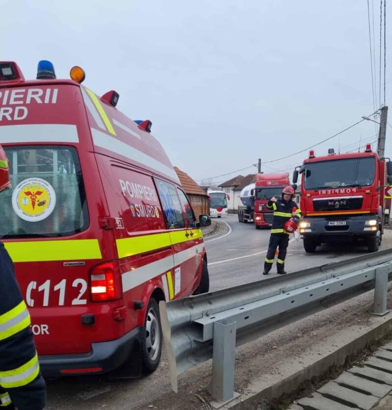 14 oameni, răniți în urma unui accident cu un microbuz și un autoturism, în Bihor 18826113