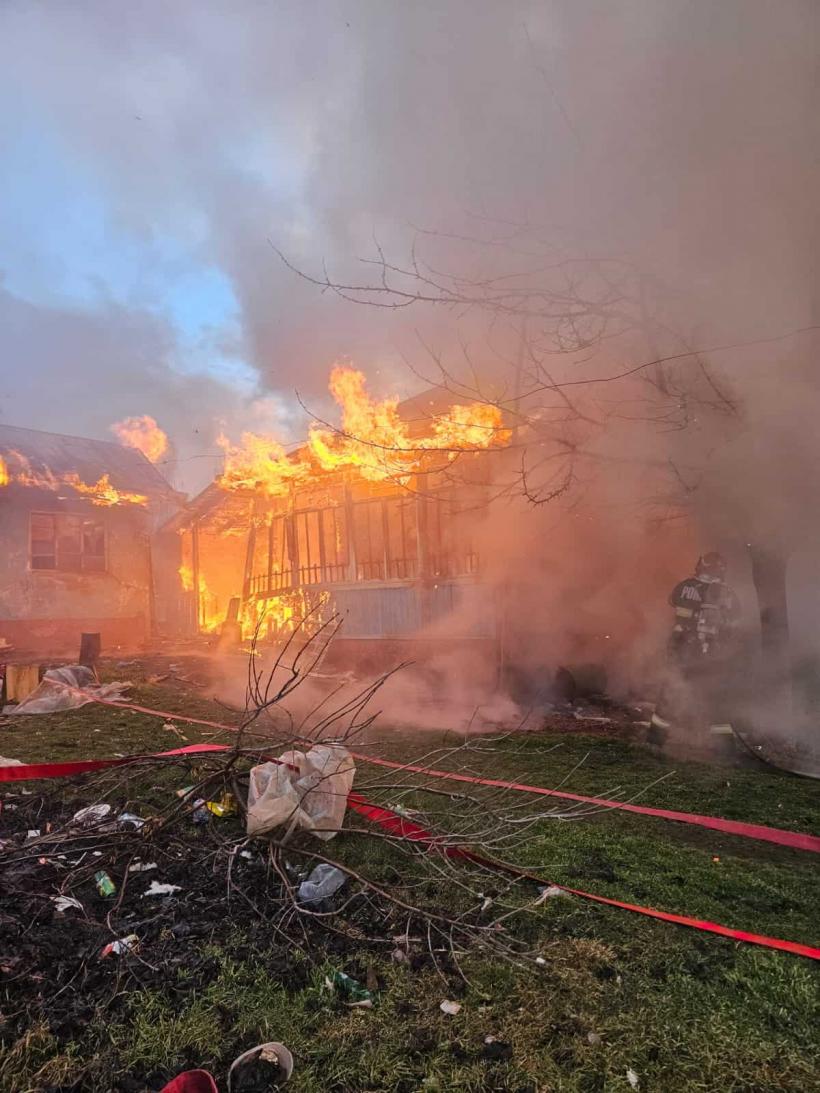 Incendiu puternic în localitatea Comarna din județul Iași. Două persoane au fost scoase carbonizate 18826281