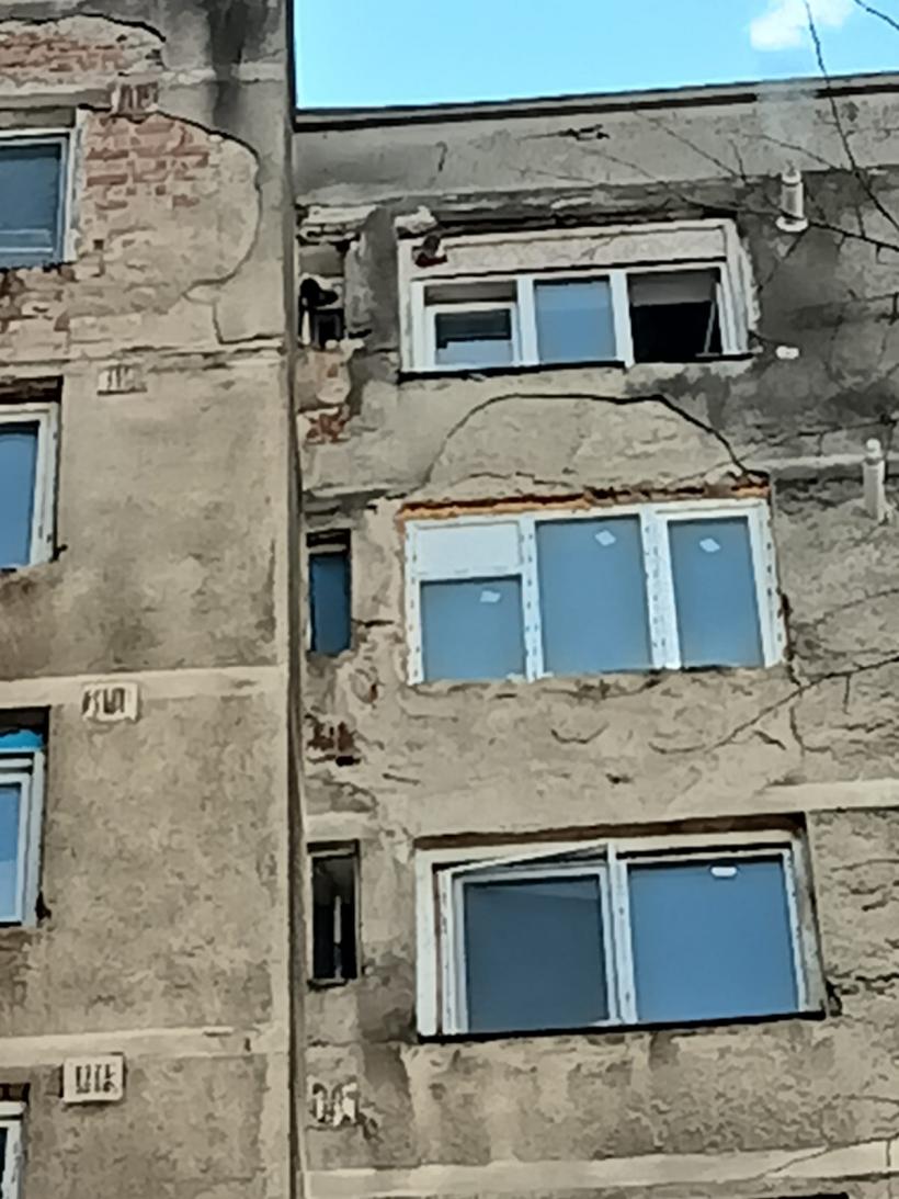 Blocul din București care se năruie în fiecare zi. Clădire pericol public, cu 500 de apartamente și 900 de locatari 18826371