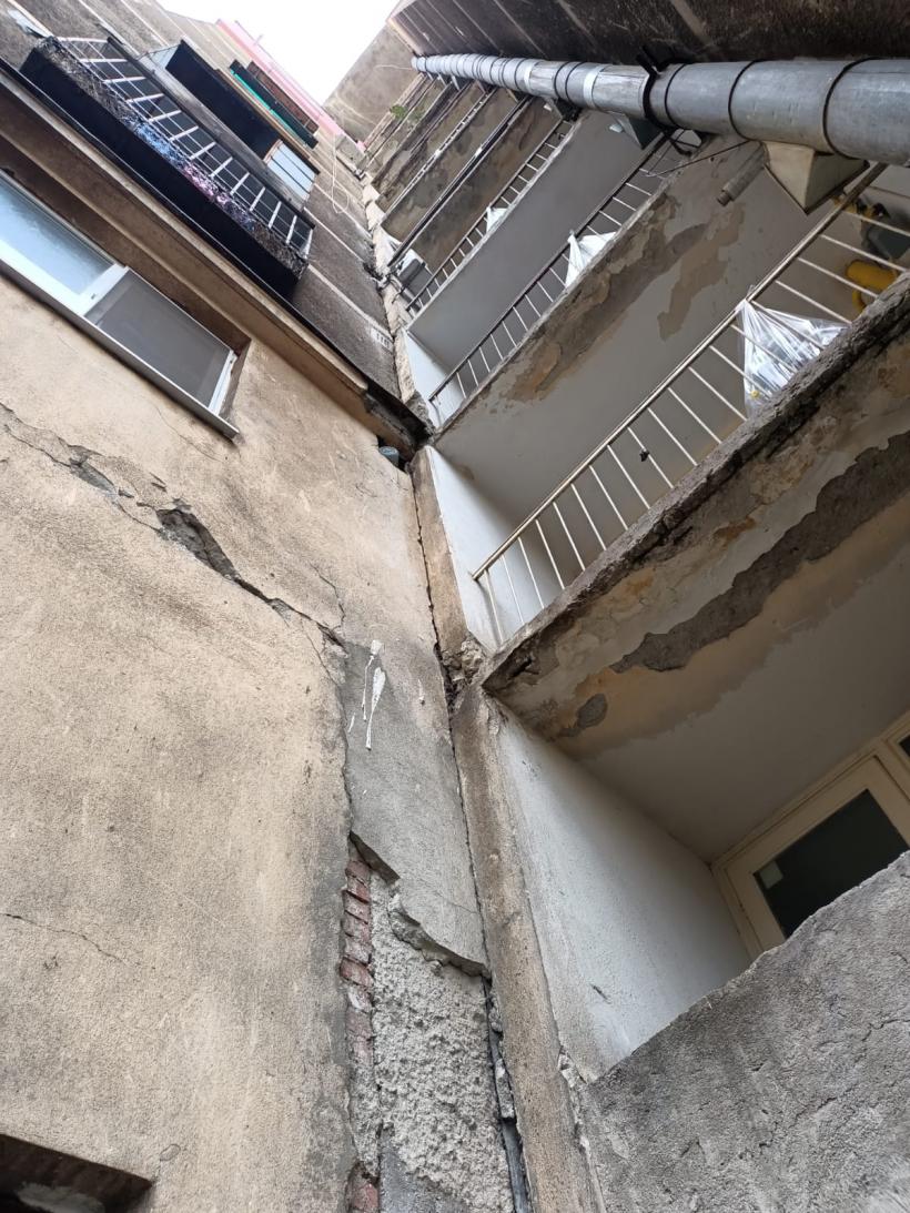 Blocul din București care se năruie în fiecare zi. Clădire pericol public, cu 500 de apartamente și 900 de locatari 18826373