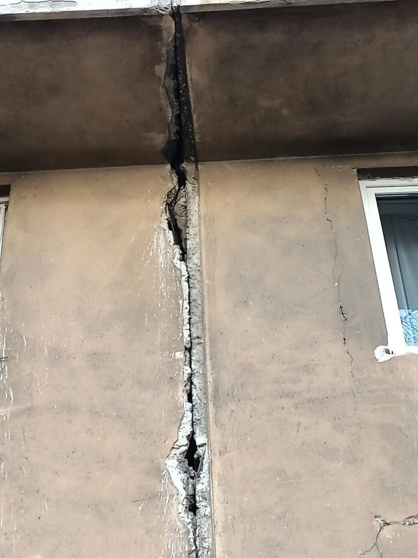 Blocul din București care se năruie în fiecare zi. Clădire pericol public, cu 500 de apartamente și 900 de locatari 18826375