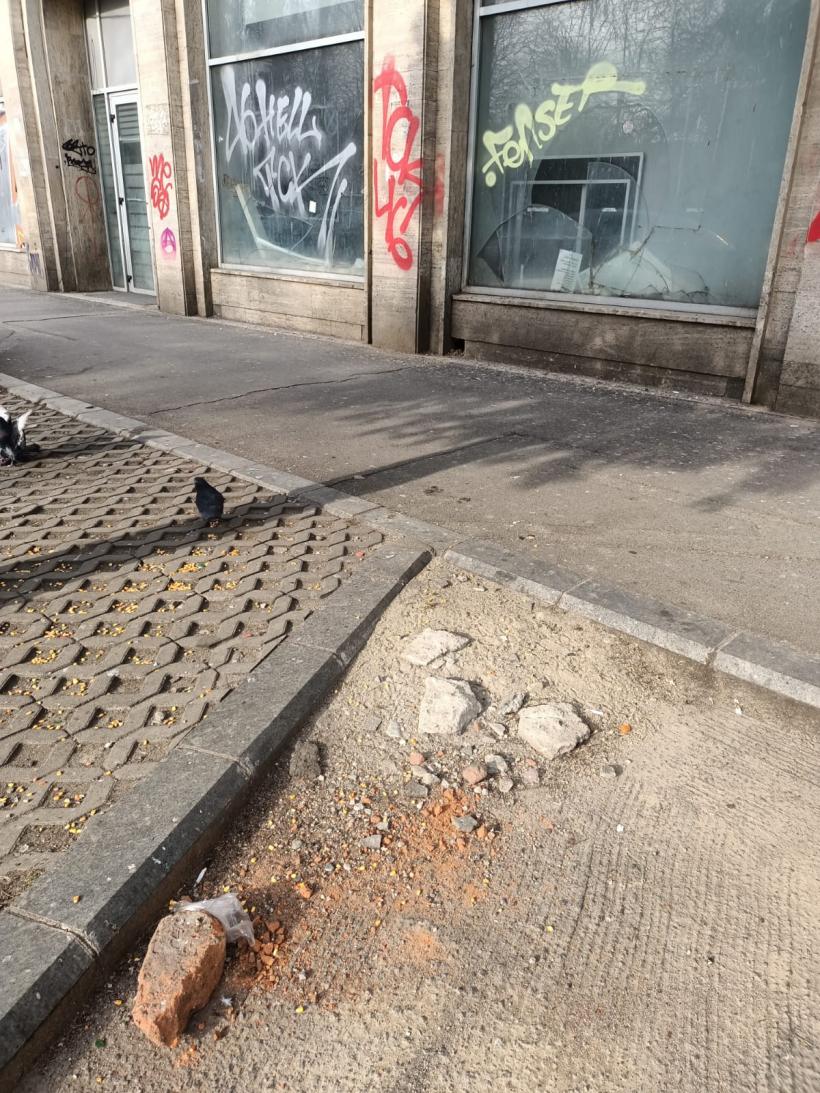 Blocul din București care se năruie în fiecare zi. Clădire pericol public, cu 500 de apartamente și 900 de locatari 18826380