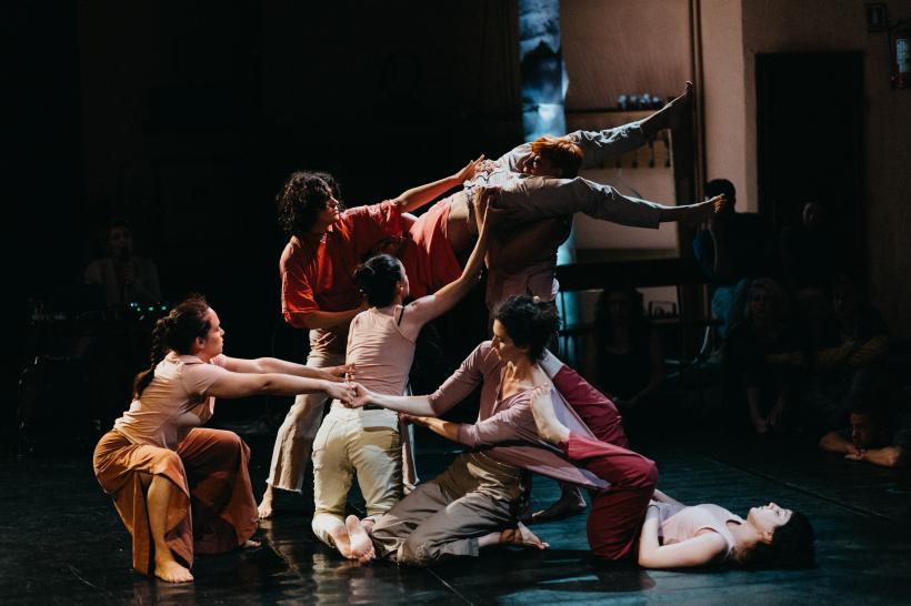 „moving [m]others”, un spectacol despre  EMOŢIA MATERNITĂŢII pe 1 şi 8 martie la ARCUB 18826449