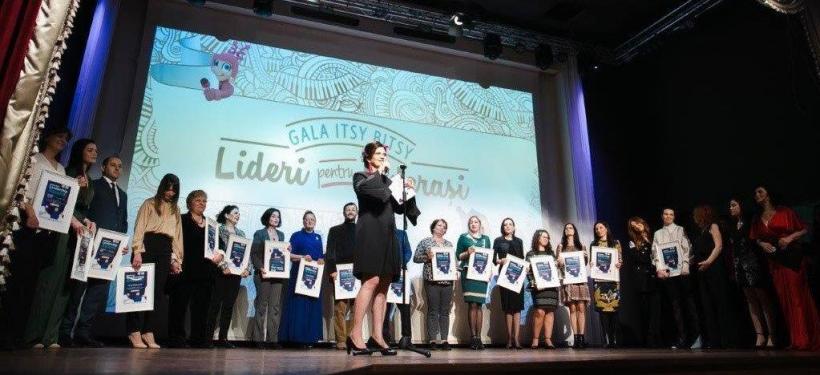 Liderii care au făcut proiecte în beneficiul copiilor au fost premiați la Gala Itsy Bitsy Lideri pentru Liderași 2023