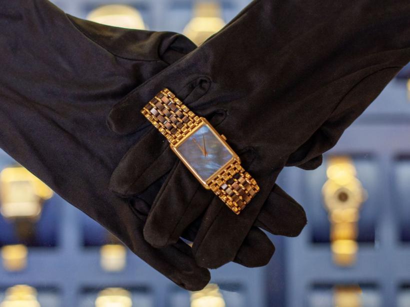 Ceasuri care reunesc nume celebre: James Bond, Ferrari, Traian Băsescu 18826986