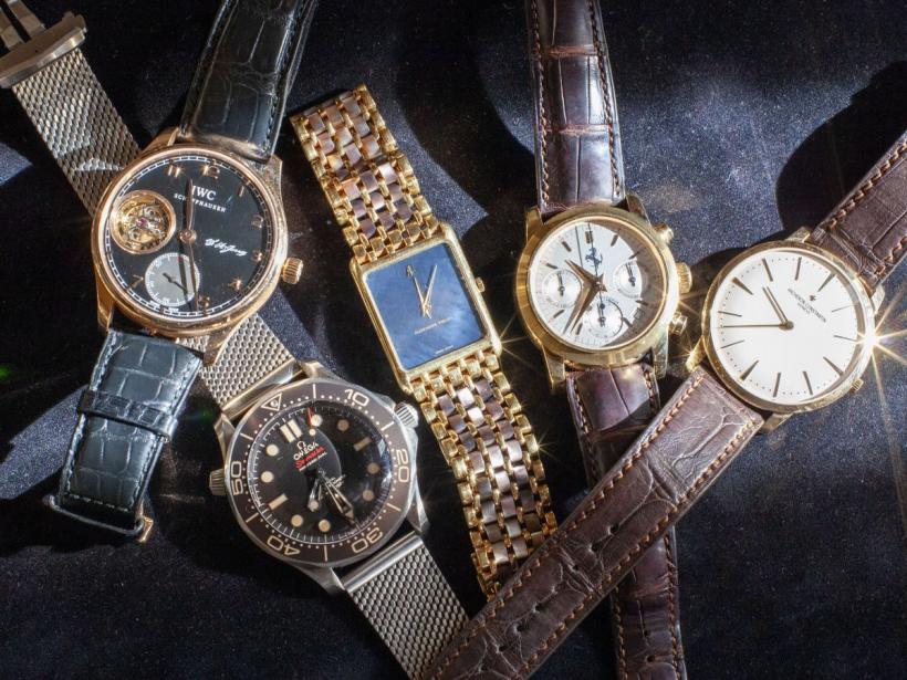 Ceasuri care reunesc nume celebre: James Bond, Ferrari, Traian Băsescu 18826989