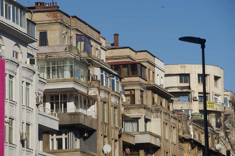 Zidul demolat și chiriașul - cele două motive pentru  care proprietarii nu vor consolidarea „bulinelor roșii” 18826811