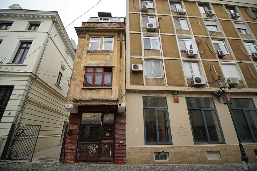 Zidul demolat și chiriașul - cele două motive pentru  care proprietarii nu vor consolidarea „bulinelor roșii” 18826812