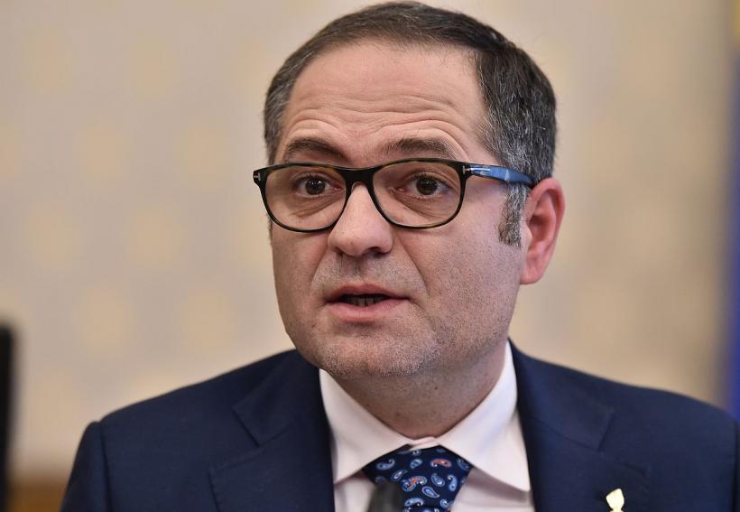 „Legea 4 strofe”, pentru cei care nu țin minte ce vine după Deșteaptă-te, române 18826994