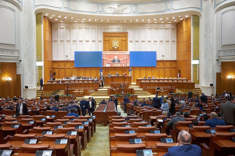 „Legea 4 strofe”, pentru cei care nu țin minte ce vine după Deșteaptă-te, române 18826996