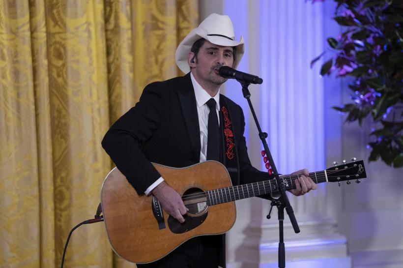 Liderul de la Kiev apare în noul cântec al cântărețului country Brad Paisley 18827069