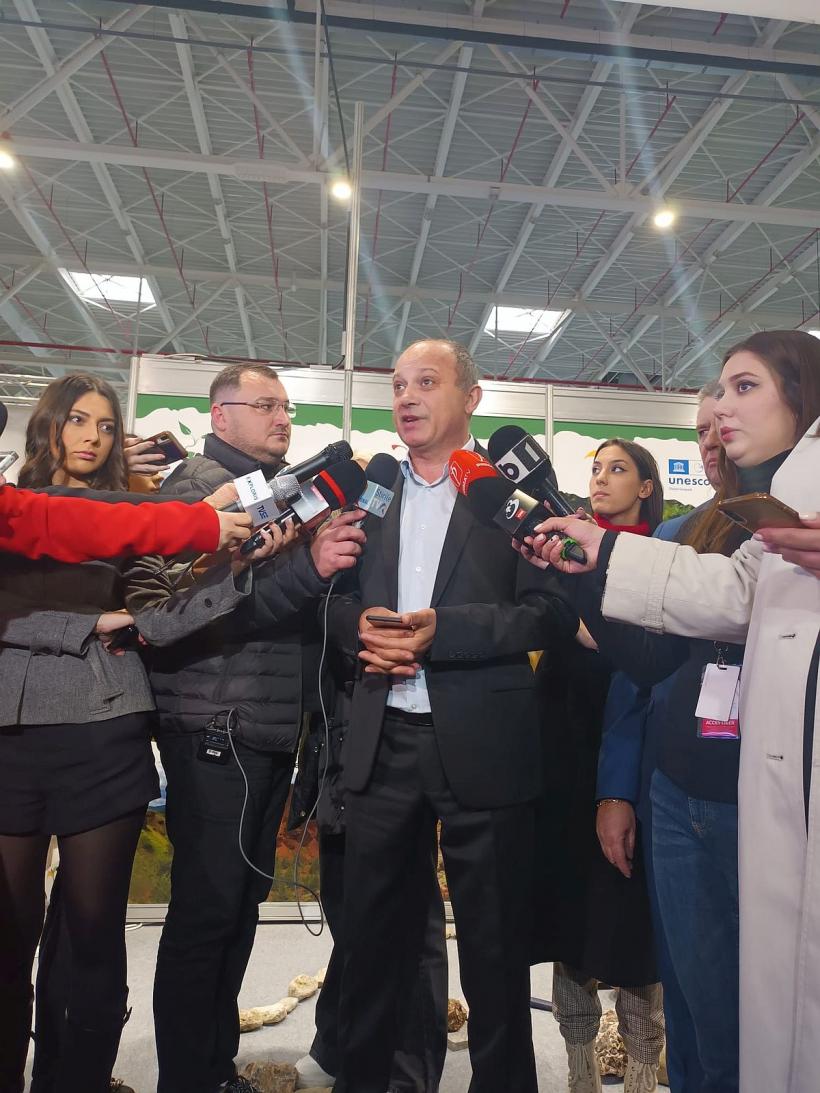 Târgul de turism, între politică internă și vacanțe în străinătate 18826951