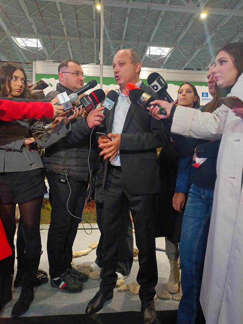 Târgul de turism, între politică internă și vacanțe în străinătate 18826953