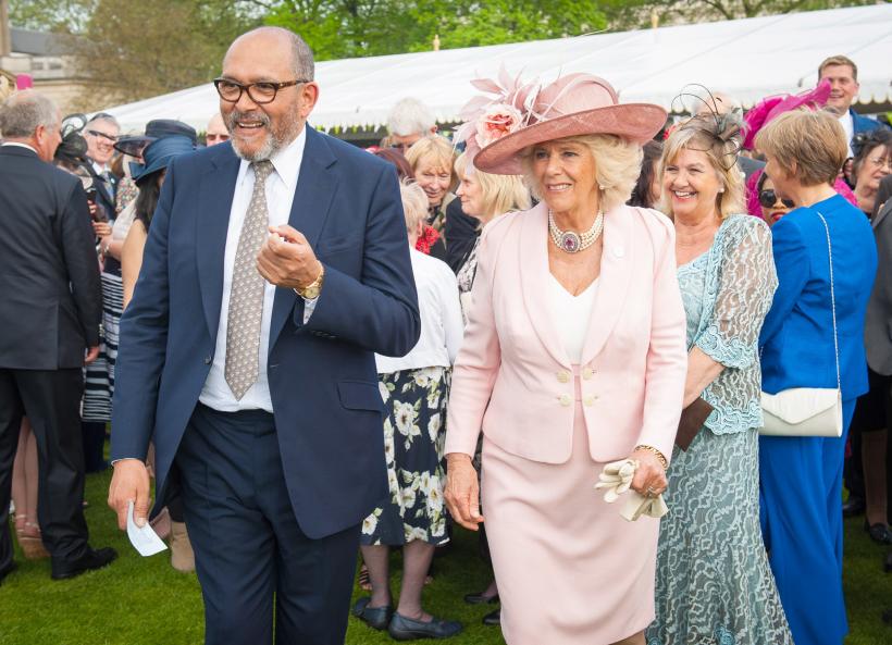 Regina Camilla alege designerul preferat al Prințesei Diana pentru a-i crea rochia de la încoronare