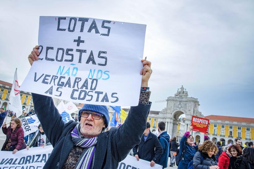 Sărăcia scoate mii de portughezi la proteste