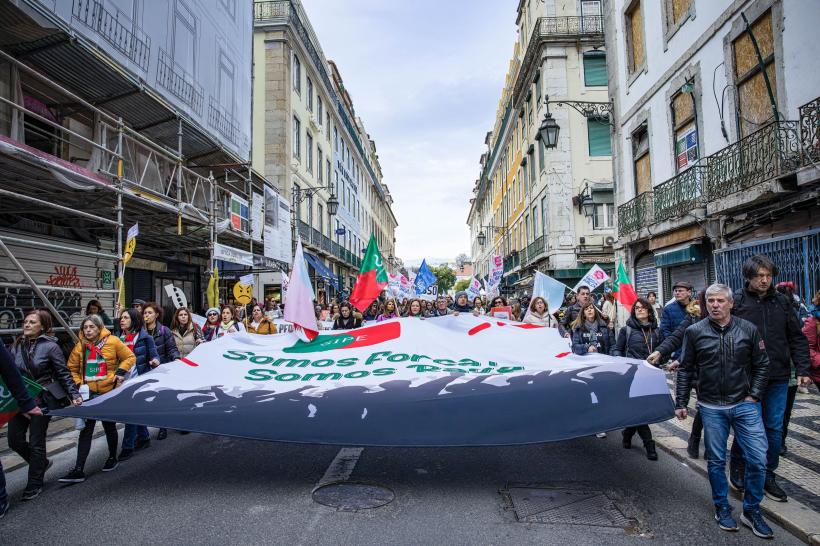 Sărăcia scoate mii de portughezi la proteste 18827300