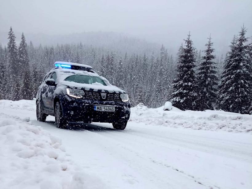 Zăpada și lapovița îngreunează circulația pe mai multe șosele din România