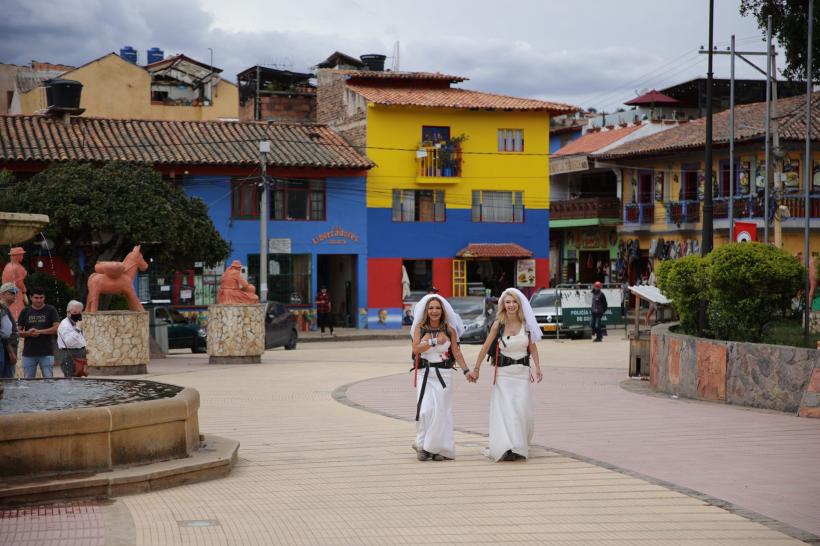 America Express, lider de piață cu ediția nunților de o zi din Columbia. Drumul aurului continuă printre lacrimi, spre a doua imunitate: urmează cursa suspinelor 18827705