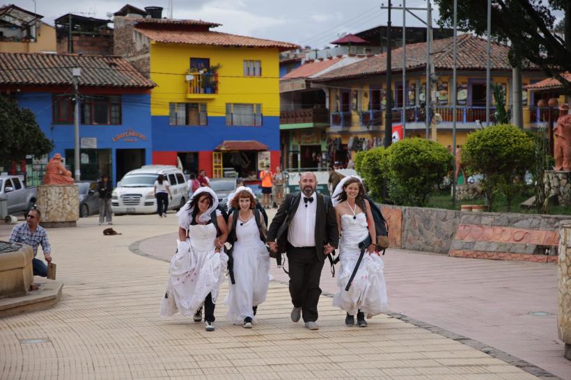 America Express, lider de piață cu ediția nunților de o zi din Columbia. Drumul aurului continuă printre lacrimi, spre a doua imunitate: urmează cursa suspinelor 18827708