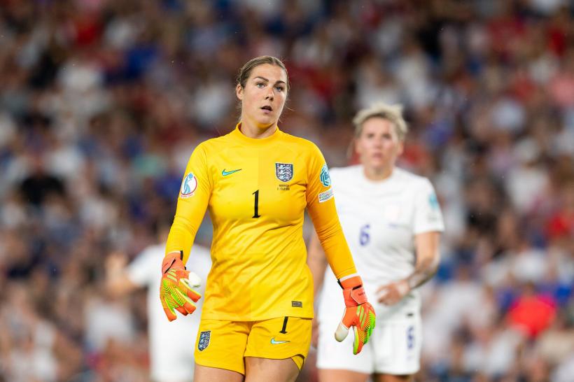 Mary Earps și Emiliano Martinez declarați cei mai buni portari FIFA în 2022 18827594