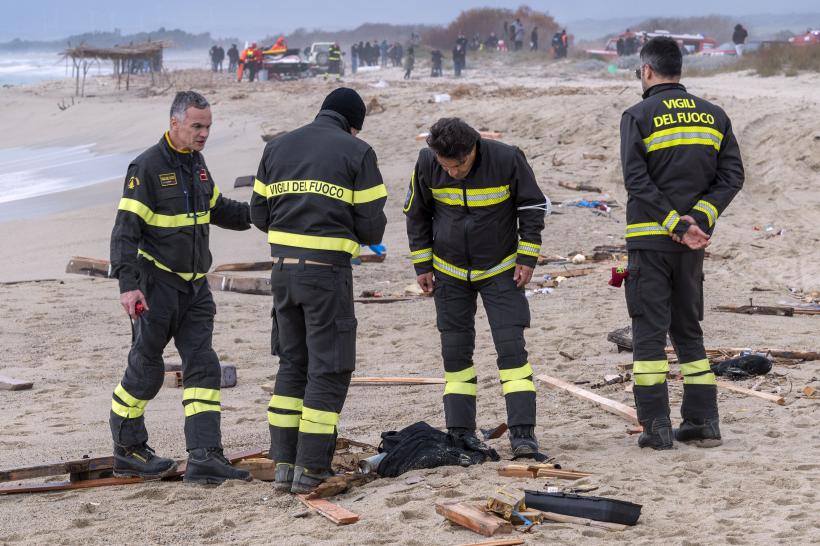 Peste 100 de morți în naufragiul din sudul Italiei 18827592