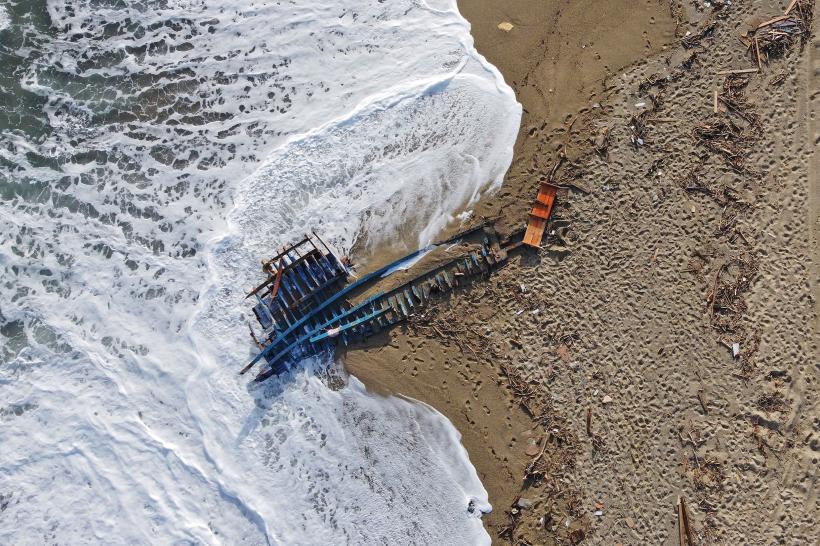 Peste 100 de morți în naufragiul din sudul Italiei 18827593