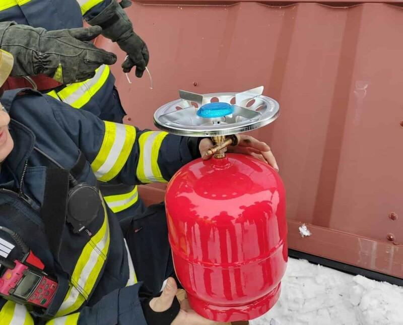 TIR răsturnat pe DN 2. Scurgeri de carburant și pericol de explozie! 18827645