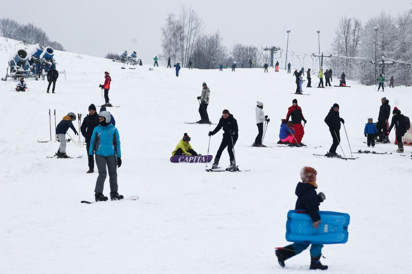 Vacanța de schi a copiilor a dublat numărul rezervărilor în România, față de anul trecut