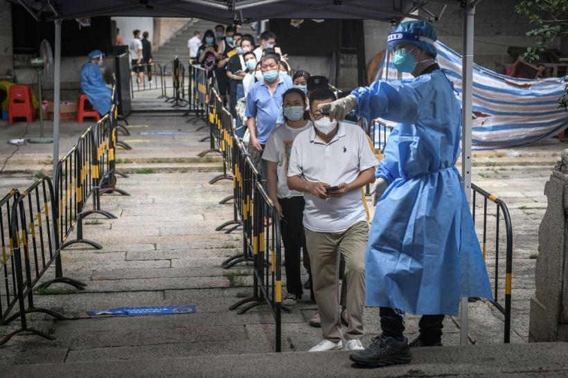 După trei ani, Hong Kong renunță la amenda de 1.000 de dolari pentru lipsa măștii de protecție 18827811