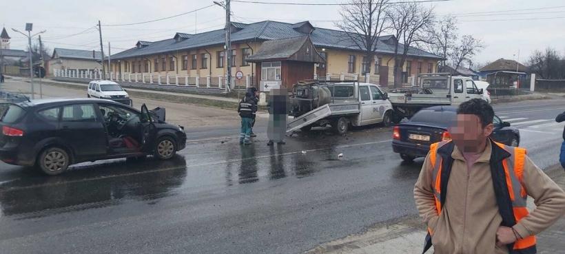 Accident cu trei maşini în Iași. Patru persoane au fost rănite în impact