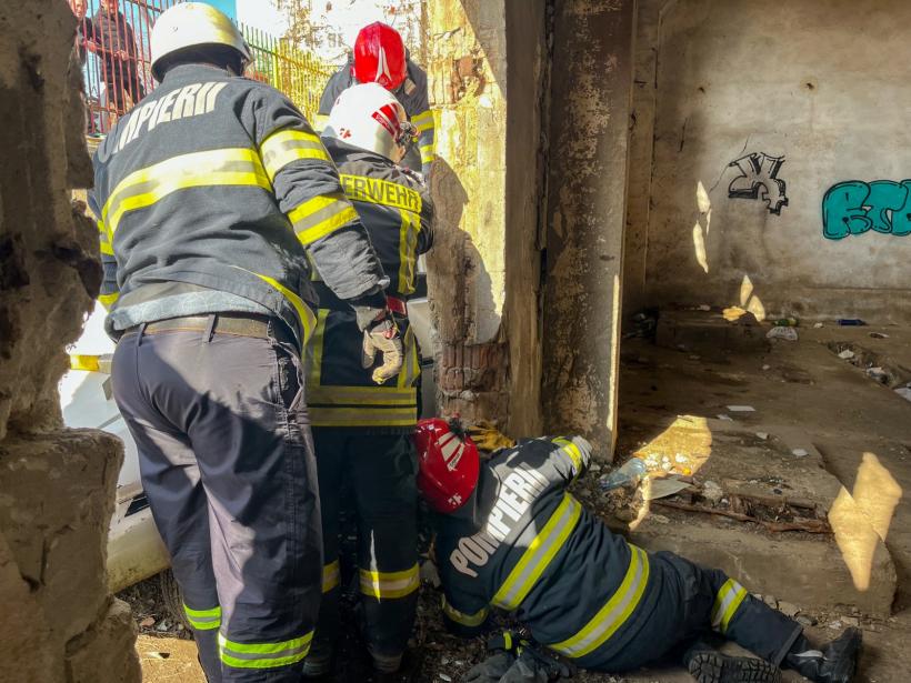 Accident ciudat la Tulcea. O mașină a intrat într-o clădire a unei centrale termice 18828035