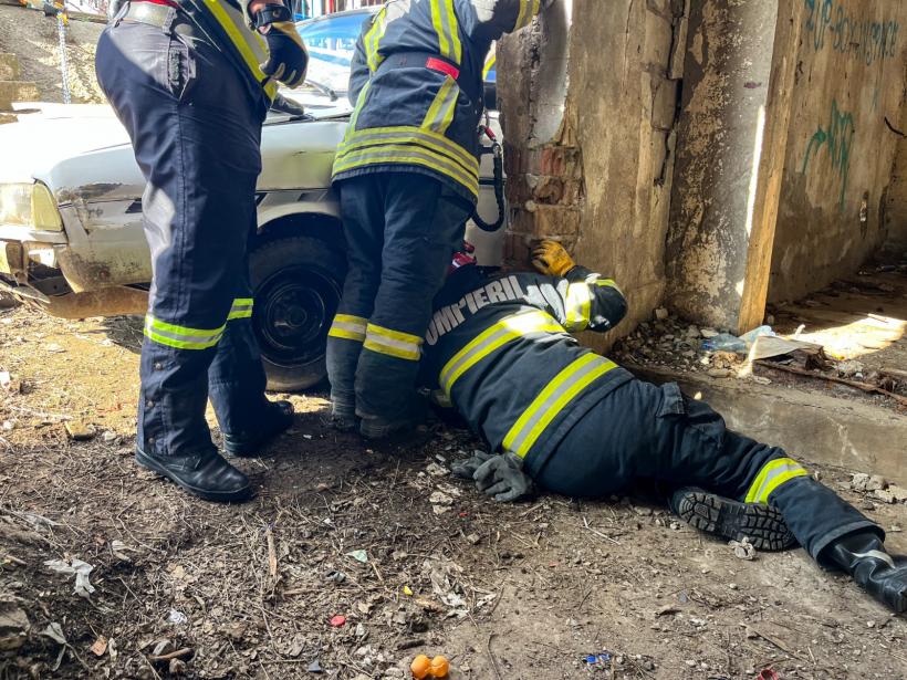 Accident ciudat la Tulcea. O mașină a intrat într-o clădire a unei centrale termice 18828036