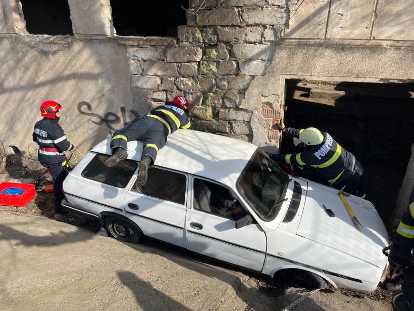 Accident ciudat la Tulcea. O mașină a intrat într-o clădire a unei centrale termice 18828037