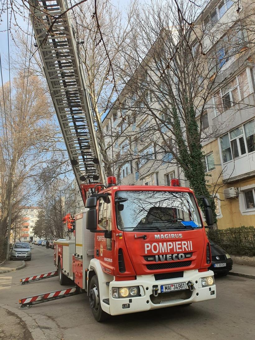 VIDEO: Arde un apartament din Constanța: Imagini dramatice cu evacuarea locatarilor! 18827980