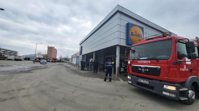 Incendiu la magazinul Lidl din Eforie Nord. Zeci de persoane au fost evacuate