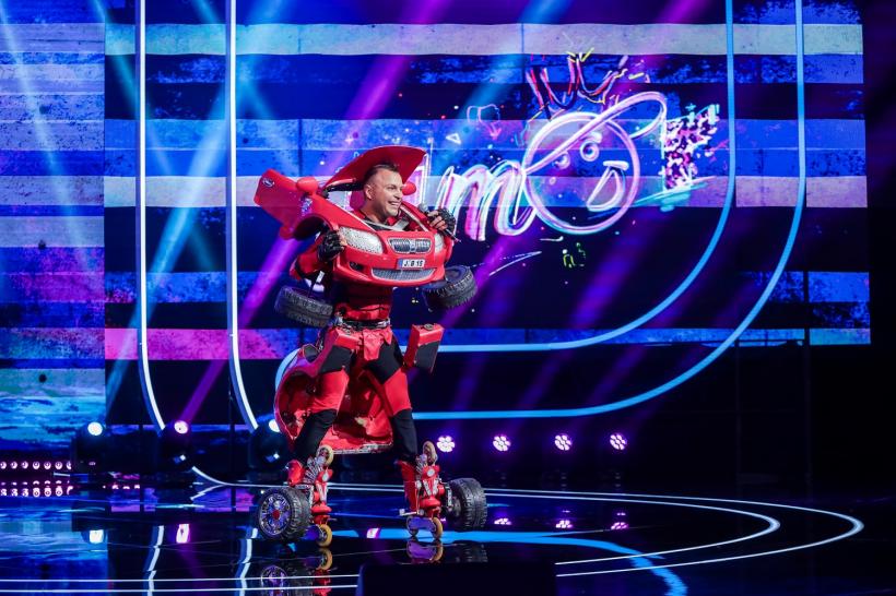 Jurații iUmor, față în față cu un număr unic în lume: „Omul-mașinută a fost spectaculos!“ Câți bani a investit artistul străin în proiectul său de suflet 18828233