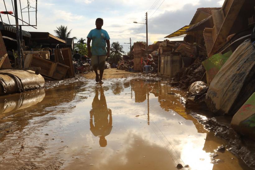 Inundații în sudul Malaeziei. Circa 40.000 de persoane și-au părăsit locuințele 18828293