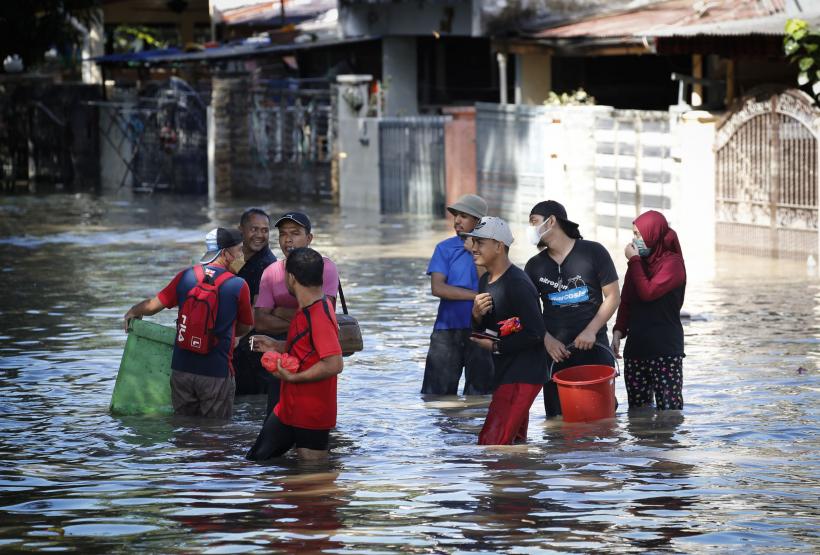 Inundații în sudul Malaeziei. Circa 40.000 de persoane și-au părăsit locuințele 18828296