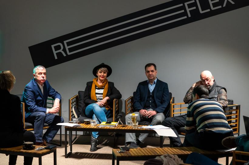 Reflex5 se produce în Stagiunea75 18828099